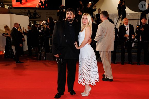 Artus et sa compagne Kim Higelin - Montée des marches du film "Jim Queen" lors du 79ème Festival International du Film de Cannes le 18 mai 2026.

© Moreau / Jacovides / Bestimage
