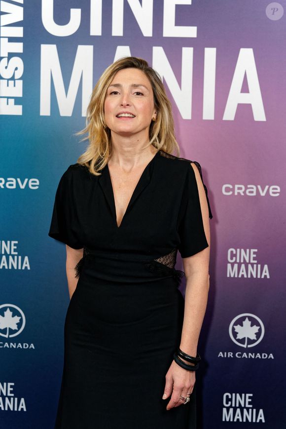 Ressortons donc la boîte à archives pour voir, ou revoir, des images de celle qui est Officière de l'ordre des Arts et des Lettres.

Exclusif - Julie Gayet - Photocall de la cérémonie de clôture du 30ème festival du film francophone, Cinemania, à Montréal. Le 16 novembre 2024
© Sylvain Lefevre / Bestimage