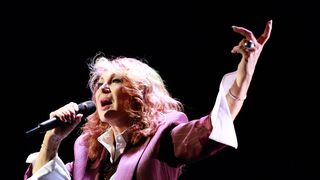 Julie Pietri écartée de la tournée Stars 80, elle sort du silence