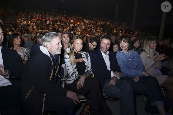 Exclusif - Kelly Vedovelli, Bernard Montiel, Géraldine Maillet et Jean-Michel Maire - Les célèbres personnalités de la télé se sont retrouvés avec bonheur, dans le Sud, à Vallauris Golf-Juan, pour assister à un magnifique show de cabaret, en présence de Mr Le Maire K. Luciano et ses adjoints, heureux de répondre à l'invitation du dynamique Président de l'association "Valoriser Vallauris Golf-Juan", Mr B. Darde, ce passionné d'art et du monde associatif projette également de créer un Musée de Sculpture à ciel ouvert , mêlant Art et Espace Public.  © Jack Tribeca/Bestimage