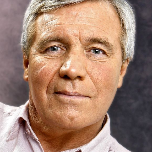 Bruno Masure lors d'un tournage en studio à Paris, France, le 25 avril 2006. Photo par Vim/ABACAPRESS.COM