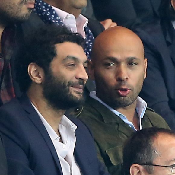 Eric Judor et Ramzy Bedia - People au match de Champions League entre le Psg et le Benfica au parc des princes a Paris le 2 octobre 2013.
Bestimage