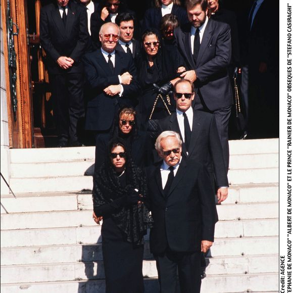 Caroline, Stéphanie et Albert de Monaco avec le prince Rainier aux obsèques de Stefano Casiraghi