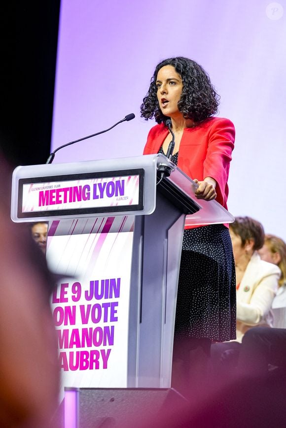 Manon Aubry, tête de liste de La France Insoumise en meeting pour La France Insoumise à Lyon, à l'occasion des élections européennes le 9 juin. Le 6 juin 2024
© Sandrine Thesillat / Panoramic / Bestimage