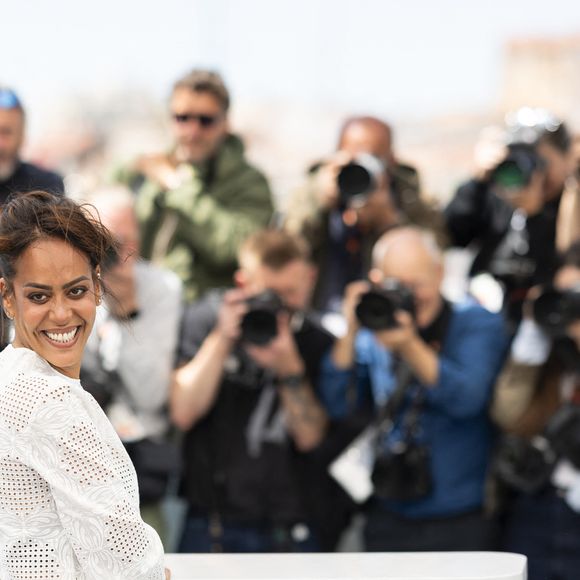 Amel Bent au photocall du film "Ma Frère" lors du 78ème Festival International du Film de Cannes, au Palais des Festivals à Cannes, France, le 22 mai 2025. © Jacovides-Moreau/Bestimage