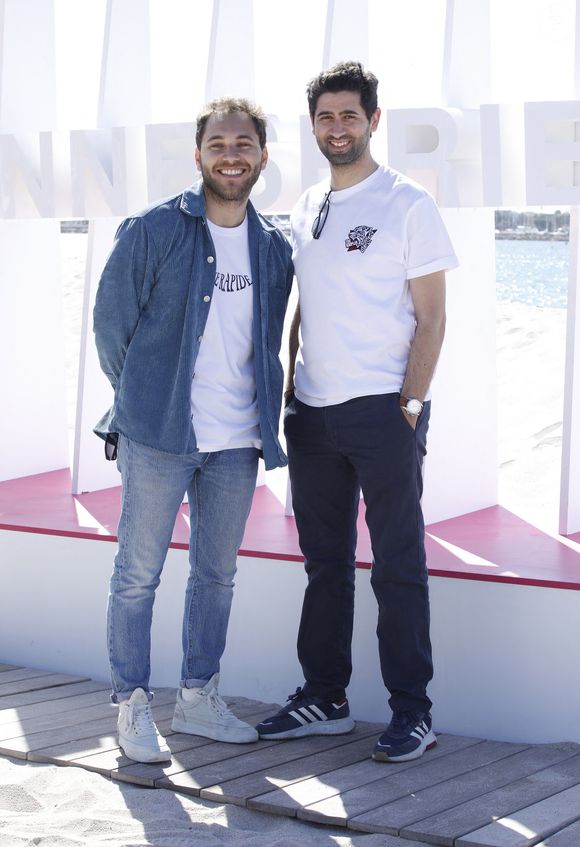 Youcef Agal et Mayel Elhajaoui (Demain nous appartient) lors du photocall de 'CanneSeries ' Saison 6 au Palais des Festivals de Cannes le 15 Avril 2023. © Denis Guignebourg/Bestimage