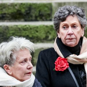 Françoise Laborde et Geneviève Laborde, les soeurs de C.Laborde - Sortie des obsèques de Catherine Laborde en l’église Saint-Roch à Paris, le 6 février 2025. Décédée le 28 janvier 2025 à l'âge de 73 ans, l'ancienne présentatrice météo de TF1 (1988 - 2017) était atteinte de la maladie neurodégénérative à corps de Lewy. 
© Jacovides - Moreau / Bestimage