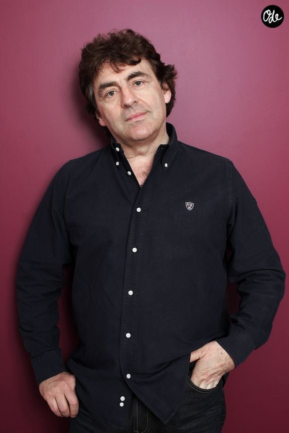 Il expliquait avoir repris cet établissement avant tout par plaisir, assurant : "C'est juste pour le plaisir hein, on ne gagne pas d'argent dans la restauration."

Portrait du chanteur Claude Barzotti à Bruxelles le 15 juin 2016.

© JLPPA / Bestimage