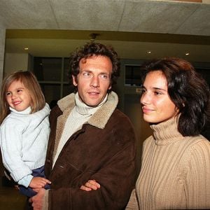 Dès petite, elle accompagnait son père Stéphane Freiss à des événements mondains.

Stéphane Freiss et sa fille Camille au vernissage de l'exposition Royère / Gucci, "Plan américain"

RINDOFF-BORDE / BESTIMAGE