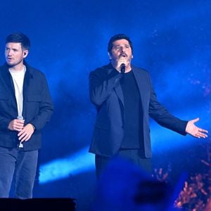Patrick FiorI et Joseph Pastinelli durant Corsu Mezu Mezu, le concert emmené par Patrick Fiori qui a eu lieu au stade Orange Vélodrome à Marseille, le 22 mai 2026, diffusé le 28 août sur France 3.. © Bruno Bebert/Bestimage