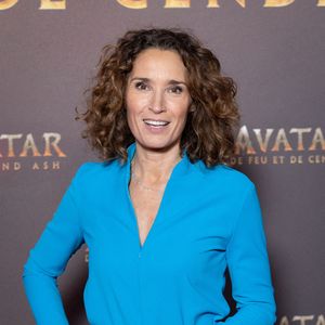 Originaire du sud-ouest de la France, la journaliste a dû déménager à Paris.
La présentatrice de télévision française Marie-Sophie Lacarrau assiste à la première européenne d'« Avatar : Fire And Ash » le 5 décembre 2025 à la « Seine Musicale » de Boulogne-Billancourt, près de Paris, en France. Photo : Alexis Jumeau/ABACAPRESS.COM