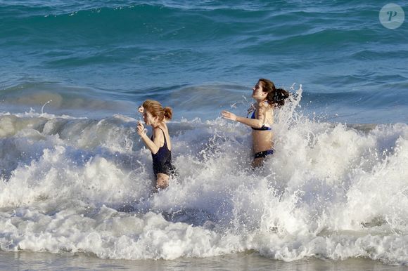 Caroline Kennedy, son mari Edwin Schlossberg et leur fille Tatiana Schlossberg en vacances à la plage à Saint-Barthélémy le 19 mars 2016. Agence / Bestimage