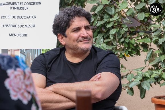 Les Chefs à Saint-Tropez fêtent les producteurs 2026 - Conférence " Biodiversité et zéro plastique" - Mauro Colagreco sur la terrasse de la salle Jean Desplas, place des Lices à Saint-Tropez, le 3 mai 2026. © Jean-Marc LhomerBestimage.