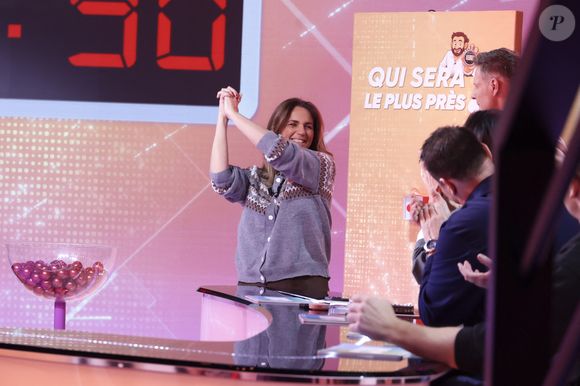 Comparant son parcours à celui de la mère de Géraldine Maillet, elle aussi touchée par la même pathologie mais devenue sourde, Valérie Bénaïm mesure la part de chance qui l’a accompagnée. 

Exclusif - Valérie Benaim sur le plateau de l'émission TBT9 (Tout beau, tout neuf) présentée par C.Hanouna et diffusée en direct sur W9, à Paris, France, le 8 janvier 2026. © Jack Tribeca/Bestimage