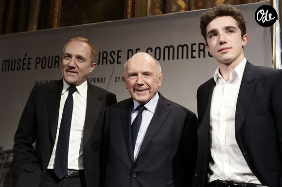François-Henri Pinault, son fils François Pinault et François Pinault lors de la conférence de presse "Un musée pour la Bourse de Commerce" à l'Hotel de Ville de Paris, le 27 avril 2016. © Stephane Lemouton/Bestimage