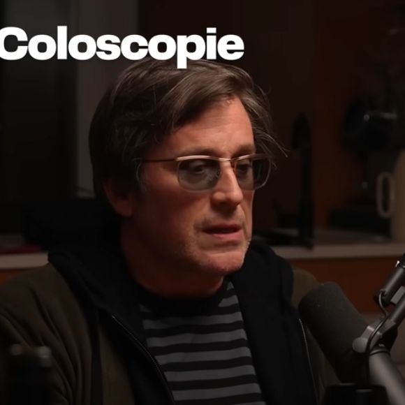 En avril, dans l'un des derniers numéros de Coloscopie de Laurent Baffie, Thomas Dutronc pourquoi il n'évoquait que très rarement sa discrète compagne... S'afficher publiquement avec elle ?! Oh grand jamais pour une raison bien spéciale.

Thomas Dutronc face à Laurent Baffie (Capture d'écran - YouTube - Coloscopie)