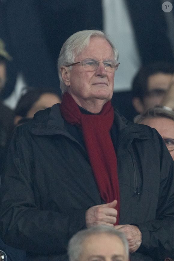 Michel Barnier - Célébrités dans les tribunes du match de Ligue des Champions entre le PSG contre le Bayern de Munich (1-2) au Parc des Princes à Paris le 4 novembre 2025. © Cyril Moreau/Bestimage