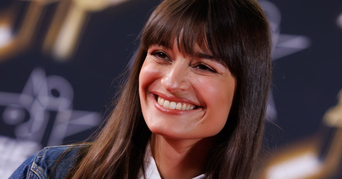 Clara Luciani ouvre les portes de son très bel appartement situé dans le 9ème arrondissement de Paris : petit tour du propriétaire