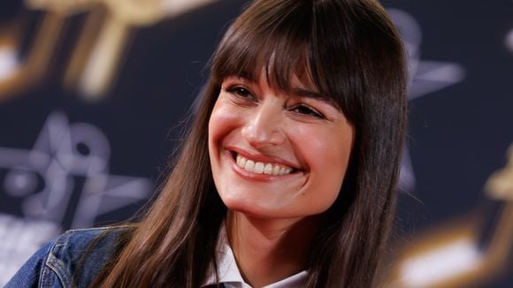 Clara Luciani ouvre les portes de son très bel appartement situé dans le 9ème arrondissement de Paris : petit tour du propriétaire