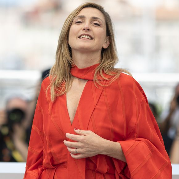 Dans une prise de parole sans détour

Julie Gayet - Photocall du jury de "L'Oeil d'Or" lors du 78ème Festival International du Film de Cannes, le 23 mai 2025.
© Jacovides/Moreau/Bestimage