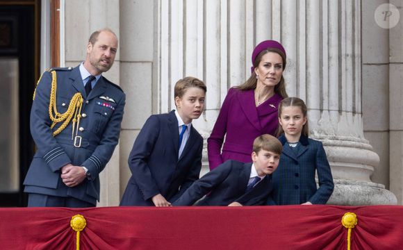 Kate Middleton, le Prince George, Louis et Charlotte lors de la célébration du 80ème anniversaire de la fin de la Seconde Guerre mondiale, à Londres, le 5 mai 2025.

Photo : Dana Press / Bestimage