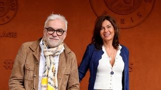 Loin de CNews, Pascal Praud a quitté la France : photo avec sa compagne Catherine pour fêter leurs 11 ans ensemble