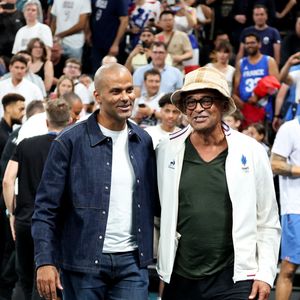 Tony Parker et Yannick Noah en tribunes pendant l'épreuve de basketball de Demi-Finale opposant la France à l'Allemagne lors des Jeux Olympiques de Paris 2024 (JO) à l'Arena Bercy, à Paris, France, le 8 août 2024. © Jacovides-Perusseau/Bestimage