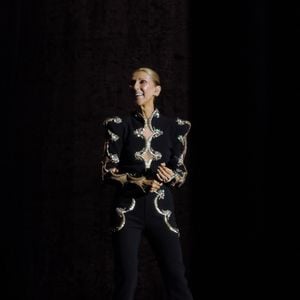 La chanteuse québécoise Céline Dion fait un retour triomphal sur scène à la Plénitude Arena pour le lancement de sa résidence à Paris, une série de seize concerts programmés jusqu'au 17 octobre 2026.

Photo : Agence / Bestimage