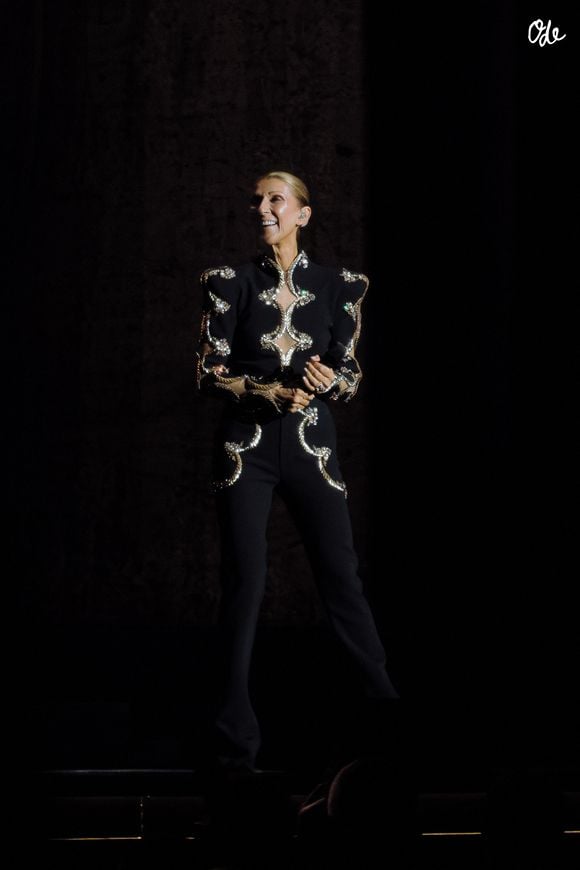 La chanteuse québécoise Céline Dion fait un retour triomphal sur scène à la Plénitude Arena pour le lancement de sa résidence à Paris, une série de seize concerts programmés jusqu'au 17 octobre 2026.

Photo : Agence / Bestimage