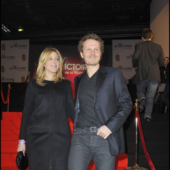 Sinclair a aussi partagé sa vie avec Amanda Sthers, une autre personnalité célèbre.


Amanda Sthers et Sinclair, en mars 2011.
Angeli