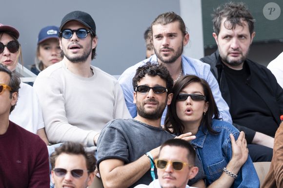 François Civil, Zacharie Chasseriaud, Karim Leklou, Sacha Abitbol, Adele Exarchopoulos en tribunes lors de la finale messieurs des Internationaux de France de Tennis de Roland Garros 2025 (jour 15), à Paris, France, le 8 juin 2025. © Cyril Moreau/Bestimage
