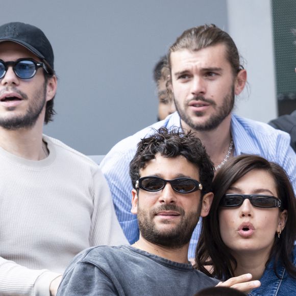 François Civil, Zacharie Chasseriaud, Karim Leklou, Sacha Abitbol, Adele Exarchopoulos en tribunes lors de la finale messieurs des Internationaux de France de Tennis de Roland Garros 2025 (jour 15), à Paris, France, le 8 juin 2025. © Cyril Moreau/Bestimage