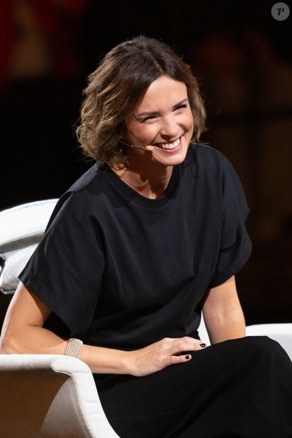 Exclusif - Isabelle Ithurburu lors de l'enregistrement de l'émission "La chanson secrète N°14", présentée par Nikos Aliagas et diffusée le 26 décembre sur TF1, à Paris le 9 décembre 2025. © Jacovides-Moreau/Bestimage
