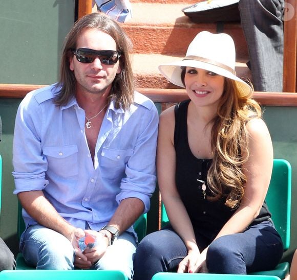 Hélène Ségara et Mathieu Lecat à la huitième journée des Internationaux de France de tennis de Roland Garros, 2011. Crédit Bestimage