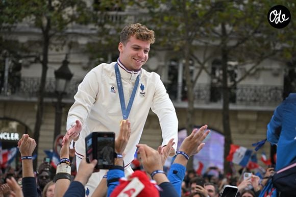 La « Parade des Champions » des Jeux Olympiques et Paralympiques de Paris 2024, sur les Champs-Élysées. Paris, le 14 septembre 2024.
© Eliot Blondet/Pool/Bestimage