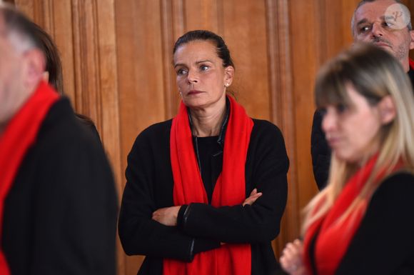 La princesse Stéphanie de Monaco participe au déploiement des "Courtepointes" en mémoire des victimes du SIDA, au Musée Océanographique de Monaco, le 27 novembre 2017. Bruno Bebert / Bestimage