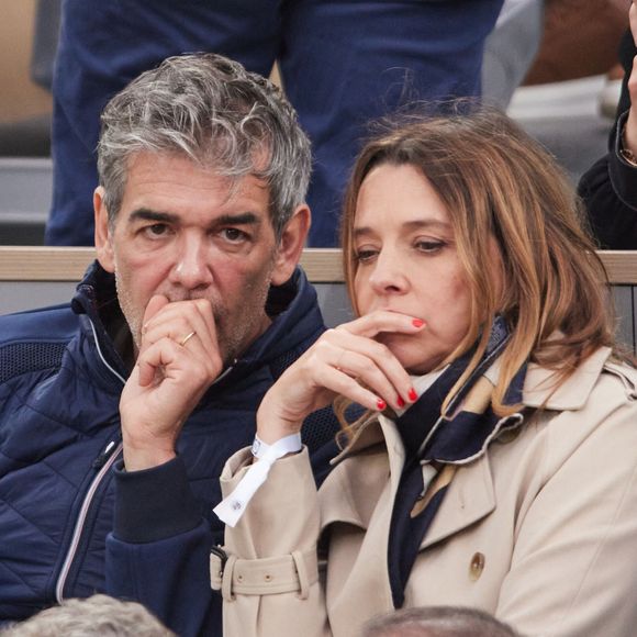epuis plus de vingt ans, Xavier de Moulins est un homme amoureux d'Anaïs Bouton, également journaliste. 

Xavier de Moulins et sa femme Anaïs Bouton - Célébrités dans les tribunes des Internationaux de France de tennis de Roland Garros. © Moreau-Jacovides/Bestimage