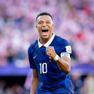 Une noble cause caritative se prépare donc peut-être à bénéficier à nouveau de la générosité de l'idole du football français.

Kylian Mbappe pendant France vs Paraguay durant la Coupe du Monde 2026.

© Imago/Psnewz/Bestimage