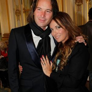 Zoom sur le parcours de Matteo, né il y a 22 ans de sa relation avec Matthieu Lecat.

Exclusif - Hélène Ségara et Matthieu Lecat - Hélène Ségara a reçu les insignes de chevalier des arts et des lettres au ministère de la culture à Paris, le 4 mai 2012. BERTRAND RINDOFF PETROFF / BESTIMAGE