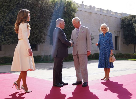 La visite royale du Prince de Galles et de la Duchesse de Cornouailles en Jordanie intervient en cette année qui marque le centenaire des relations diplomatiques entre les deux pays Visite du prince Charles, prince de Galles, et de Camilla Parker Bowles, duchesse de Cornouailles, en Jordanie, accueillis par le roi Abdallah Ii et la reine Rania de Jordanie, pour marquer le le centenaire des relations diplomatiques entre les deux pays. Amman. Le 22 novembre 2021.