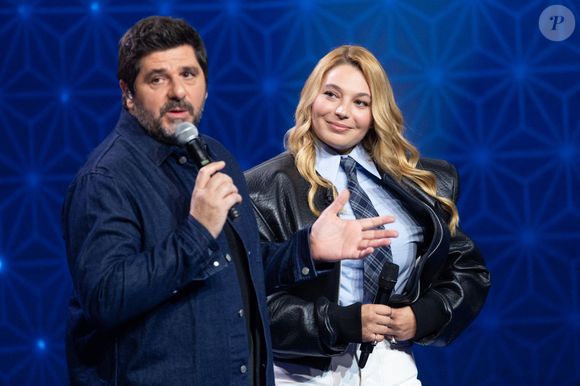 Exclusif - Patrick Fiori, Santa pour les surprises lors de l'enregistrement de l'émission "La Boîte à secrets", présentée par Faustine Bollaert et diffusée le 17 octobre sur France 3, dans les studios du Lendit à Saint-Denis, France, le 23 septembre 2025. © Cyril Moreau/Bestimage