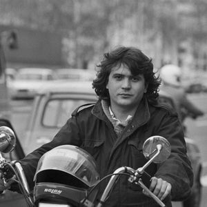 Archives - Rendez-vous avec Daniel Balavoine sur sa moto à Paris. Le 25 mars 1980 © Jean-Claude Colin via Bestimage