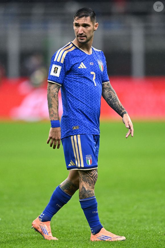Et pas mal d'objets design signés de créateurs.

Matteo Politano lors du match de footballeur pour la qualification Coupe du monde 2026 opposant l'Italie à la Norvège, le 16 novembre 2025.
Image Sport/PsnewZ/Bestimage