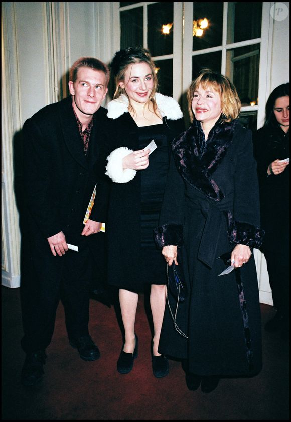 Archives - Guillaume Depardieu et Julie Depardieu avec leur mère Élisabeth à Paris. RINDOFF-BORDE / BESTIMAGE