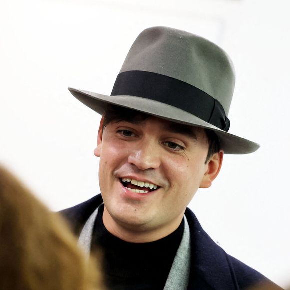 Un prénom lourd de sens choisi sûrement en hommage à son père

Exclusif - Alain-Fabien Delon lors du cocktail après-spectacle lors de la soirée Ciné-concert symphonique "Alain Delon, le dernier Samouraï" au Palais des congrès à Paris le jour de son anniversaire le 8 novembre 2024.

© Jacovides / Moreau / Bestimage