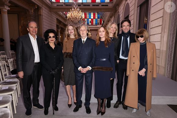Xavier Niel, Bianca Jagger, Natalia Vodianova, Paul McCartney, Stella McCartney, Delphine Arnault, A - La créatrice S.McCartney est faite Chevalier de la Légion d'honneur par le président français E.Macron au palais de l'Elysée à Paris, le 5 mars 2026, lors de la Fashion Week à Paris. Cette distinction salue son parcours ainsi que son engagement dans l'univers de la création et de la mode.

BFA.com / Backgrid USA / Bestimage