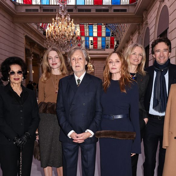 Xavier Niel, Bianca Jagger, Natalia Vodianova, Paul McCartney, Stella McCartney, Delphine Arnault, A - La créatrice S.McCartney est faite Chevalier de la Légion d'honneur par le président français E.Macron au palais de l'Elysée à Paris, le 5 mars 2026, lors de la Fashion Week à Paris. Cette distinction salue son parcours ainsi que son engagement dans l'univers de la création et de la mode.

BFA.com / Backgrid USA / Bestimage