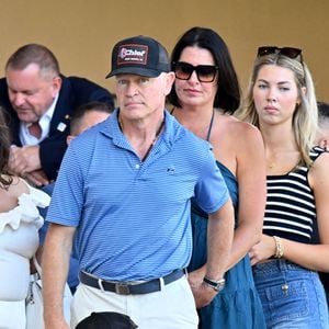 Neal McDonough lors du match de football caritatif au stade Louis II de Monaco opposant les Barbagiuans aux pilotes de l'équipe Nazionale Piloti dans le cadre de la "Racing Stars Football Cup" le 3 juin 2026.
Depuis 35 ans, des pilotes automobiles participent chaque année à un match de football caritatif organisé à Monaco. Ce " match des pilotes " a accueilli tous les plus grands de la Formule 1, y compris Michael Schumacher. En 2025, une nouvelle mouture a vu le jour, la Racing Stars Football Cup, sous la houlette de Louis Ducruet, le fils de la princesse Stéphanie. Ce 3 juin 2026, avait lieu la deuxième édition de l'événement caritatif, organisé au profit de deux associations.
Les fonds récoltés lors de l'événement seront reversés à deux associations. La première est " Mercy Ships ", qui déploie des navires-hôpitaux afin d'offrir des soins chirurgicaux gratuits en Afrique. La seconde association est " Les Soins de l'espoir ", qui est engagée auprès d'enfants et d'adultes défavorisés en Asie du Sud-Est, notamment au Vietnam.
Les Barbagiuans ont remporté le match 6 - 2

© Bruno Bebert / Bestimage