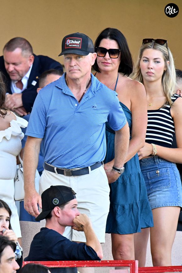 Neal McDonough lors du match de football caritatif au stade Louis II de Monaco opposant les Barbagiuans aux pilotes de l'équipe Nazionale Piloti dans le cadre de la "Racing Stars Football Cup" le 3 juin 2026.
Depuis 35 ans, des pilotes automobiles participent chaque année à un match de football caritatif organisé à Monaco. Ce " match des pilotes " a accueilli tous les plus grands de la Formule 1, y compris Michael Schumacher. En 2025, une nouvelle mouture a vu le jour, la Racing Stars Football Cup, sous la houlette de Louis Ducruet, le fils de la princesse Stéphanie. Ce 3 juin 2026, avait lieu la deuxième édition de l'événement caritatif, organisé au profit de deux associations.
Les fonds récoltés lors de l'événement seront reversés à deux associations. La première est " Mercy Ships ", qui déploie des navires-hôpitaux afin d'offrir des soins chirurgicaux gratuits en Afrique. La seconde association est " Les Soins de l'espoir ", qui est engagée auprès d'enfants et d'adultes défavorisés en Asie du Sud-Est, notamment au Vietnam.
Les Barbagiuans ont remporté le match 6 - 2

© Bruno Bebert / Bestimage