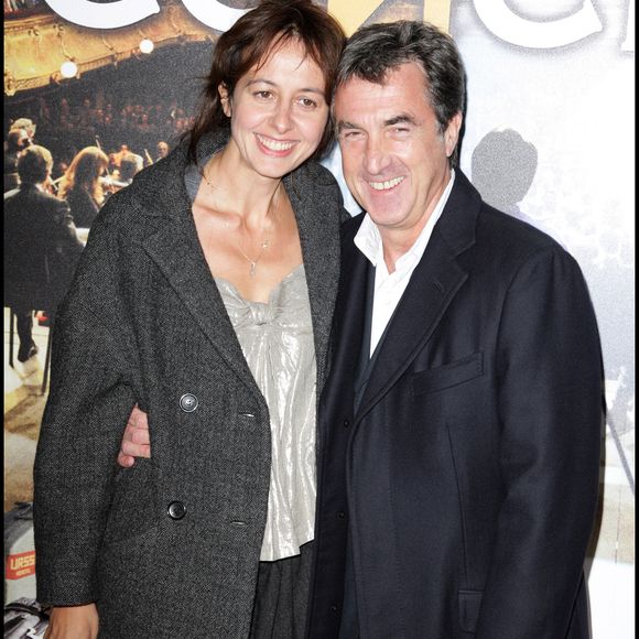 Puis, la star d'"Intouchables" a partagé la vie de la comédienne Valérie Bonneton.

François Cluzet et sa femme Valérie Bonneton - avant-première du film Le concert au Théâtre du Châtelet, le 23 octobre 2009 à Paris, France. © Guillaume Gaffiot / Bestimage